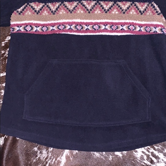 Women’s fuzzy Sherpa pullover/fleece size small - Picture 3 of 3